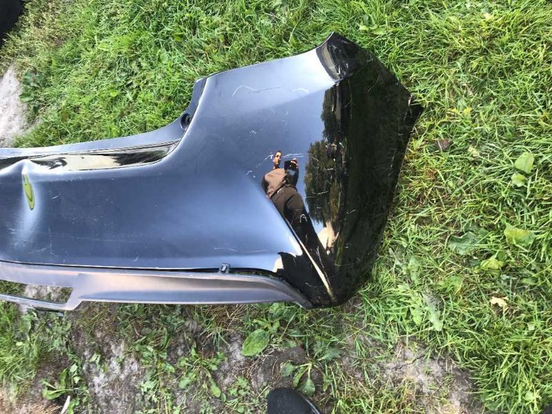 Defensa (parachoques) trasera usada original (OEM) Toyota Yaris 2015-2017