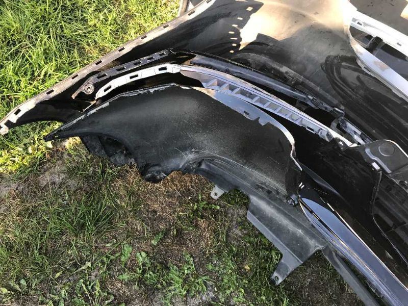 Defensa (parachoques) trasera usada original (OEM) Toyota Yaris 2015-2017
