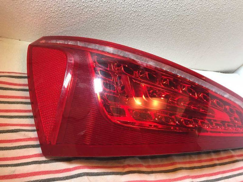 Left taillamp assembly used genuine OEM Audi Q5 2009-2012