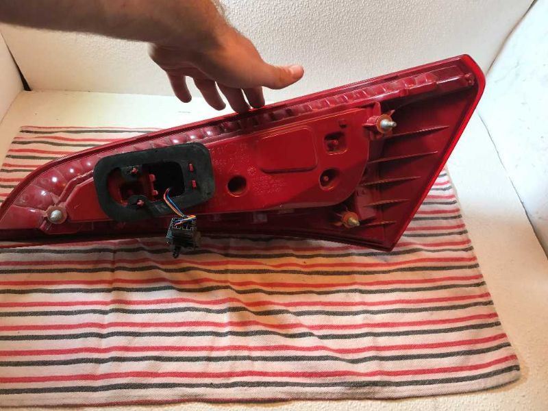 Left taillamp assembly used genuine OEM Audi Q5 2009-2012