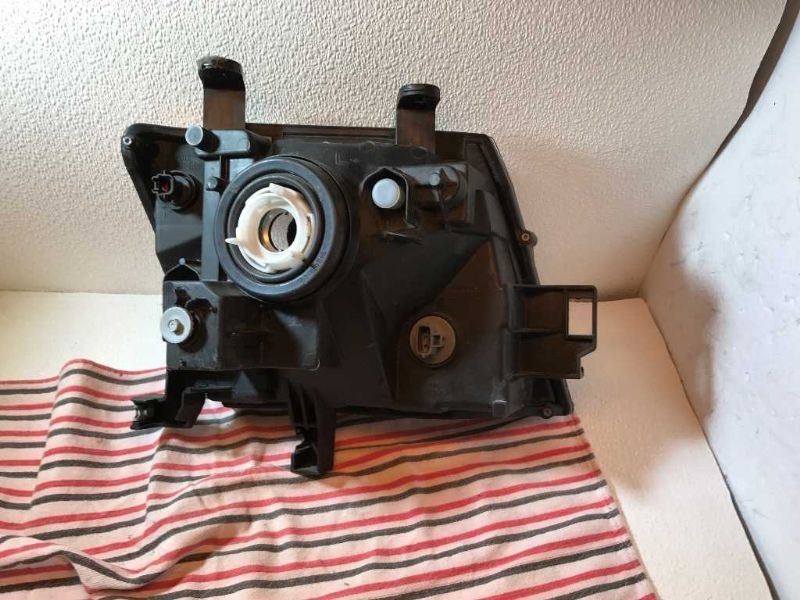 Faro izquierdo usado original (OEM) Nissan Xterra 2005-2015