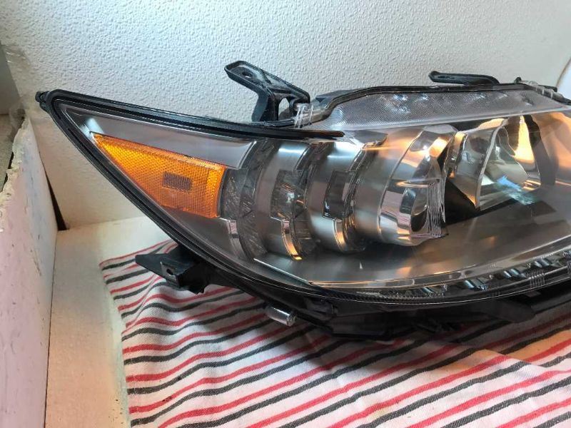 Right headlamp lens/housing used genuine OEM Lexus ES300H 2013-2015