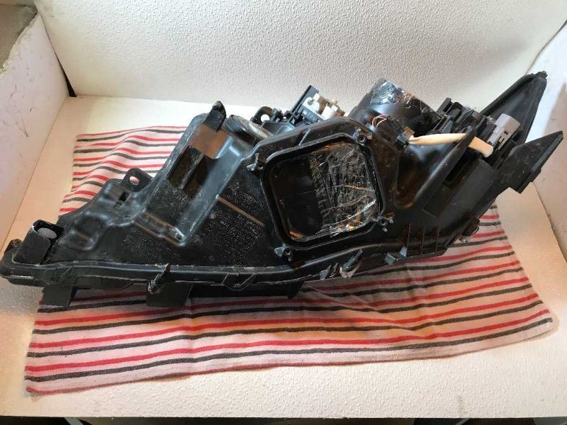 Right headlamp lens/housing used genuine OEM Lexus ES300H 2013-2015