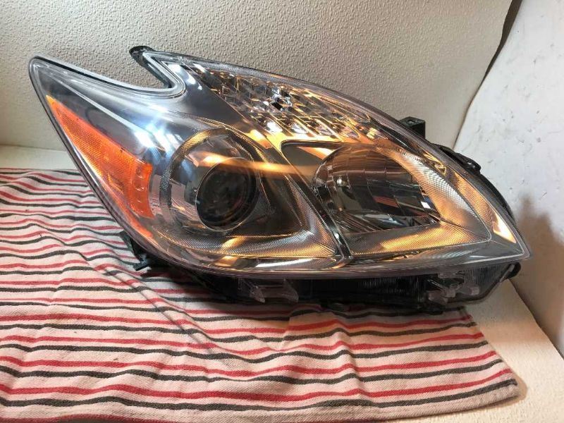 Right headlamp lens/housing used genuine OEM Toyota Prius 2012-2015