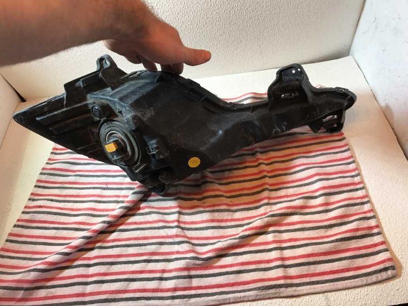 Left fog lamp assembly used genuine OEM Hyundai Sonata 2011-2015