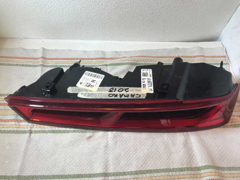 Calavera (luz trasera) usada original (OEM) Chevrolet Camaro 2016-2018