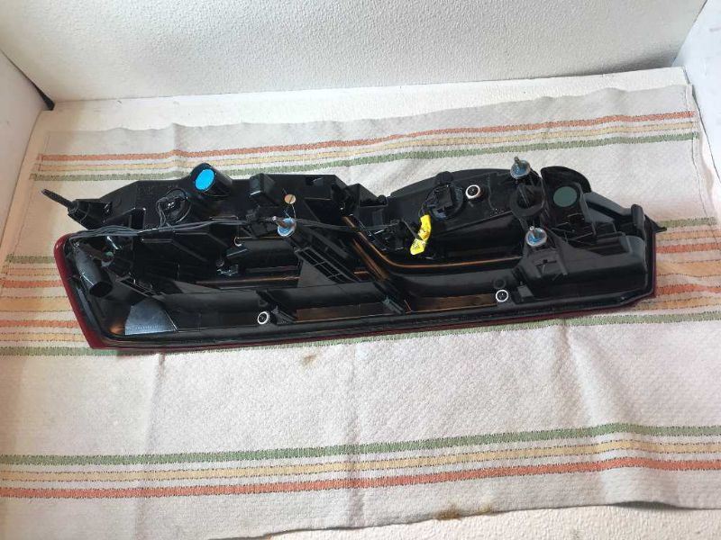 Calavera (luz trasera) usada original (OEM) Chevrolet Camaro 2016-2018