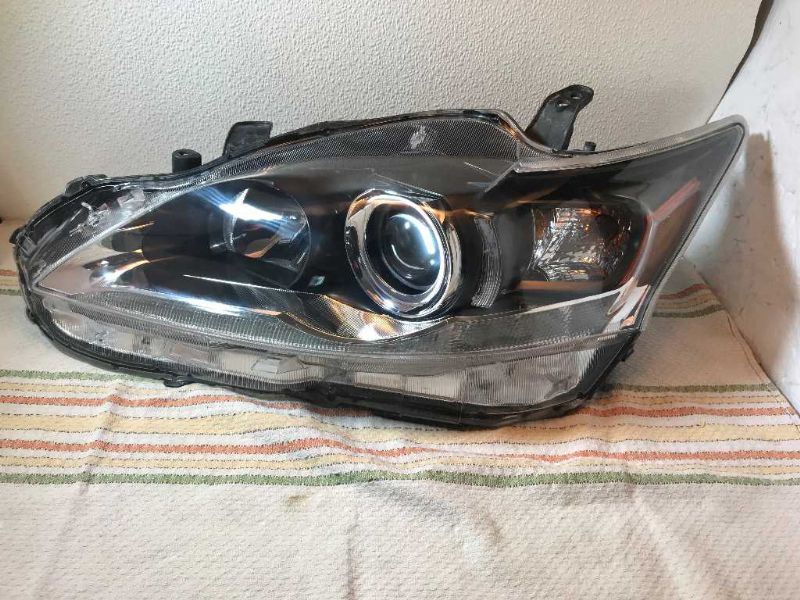 Left headlamp assembly composite used genuine OEM Lexus CT200H 2011-2017
