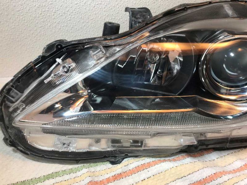 Left headlamp assembly composite used genuine OEM Lexus CT200H 2011-2017