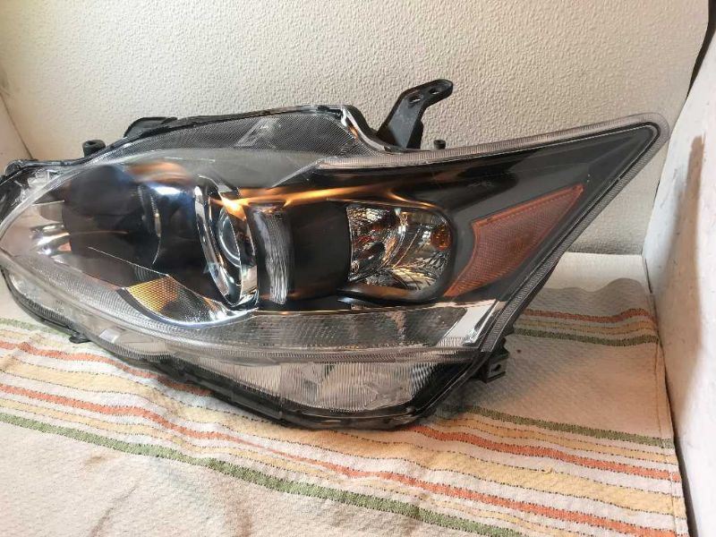 Left headlamp assembly composite used genuine OEM Lexus CT200H 2011-2017