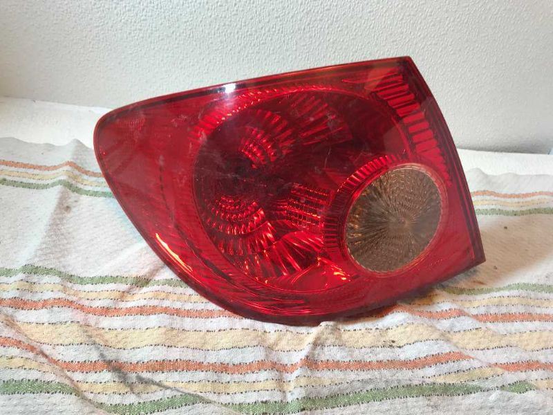 Left taillamp assembly used genuine OEM Toyota Corolla 2005-2008