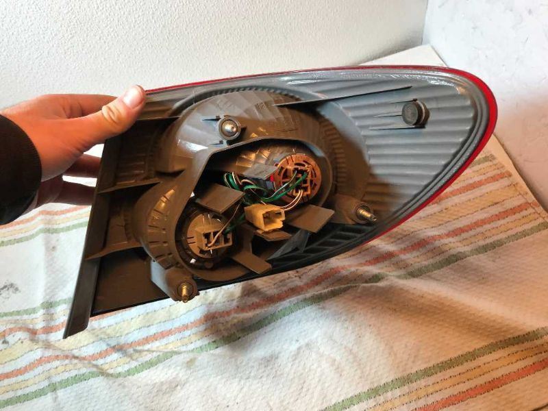 Left taillamp assembly used genuine OEM Toyota Corolla 2005-2008