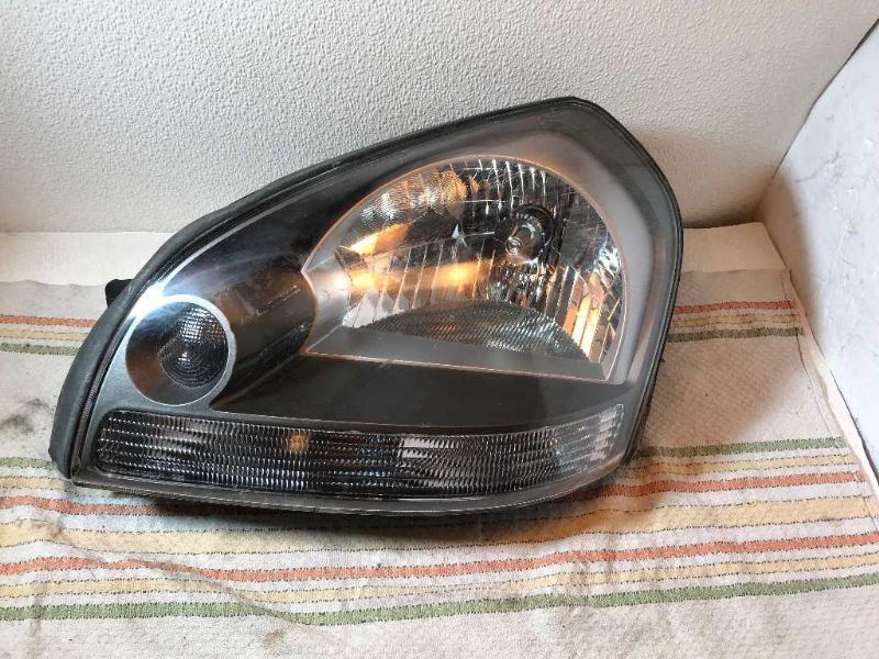 Left headlamp assembly composite used genuine OEM Hyundai Tucson 2005-2009
