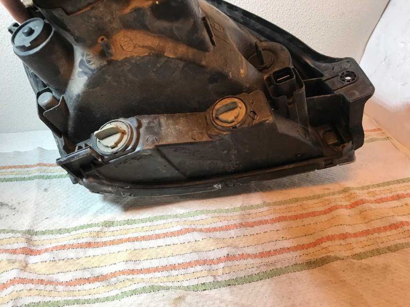 Left headlamp assembly composite used genuine OEM Hyundai Tucson 2005-2009