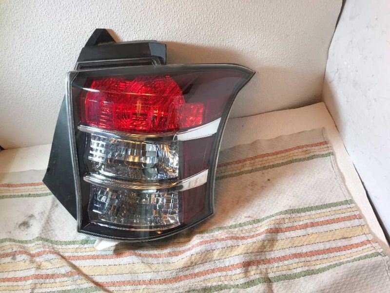 Calavera (luz trasera) derecha usada original (OEM) Scion IQ 2012-2015