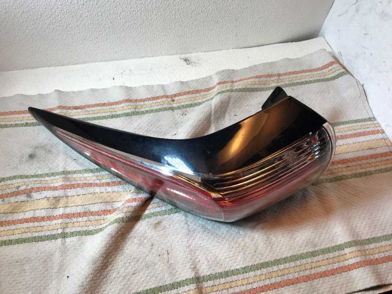 Left taillamp assembly outer used genuine OEM Nissan Murano 2015-2018