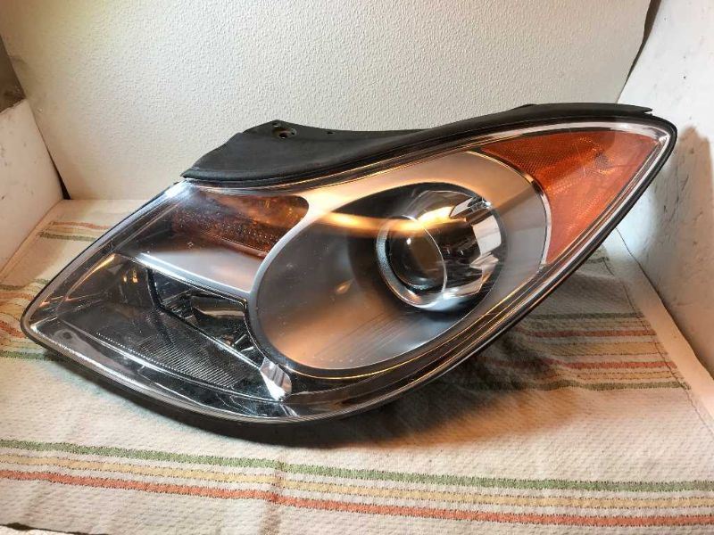 Left headlamp assembly composite used genuine OEM Hyundai Veracruz 2007-2012