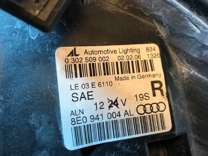 Right headlamp assembly composite used genuine OEM Audi A4 2005-2008