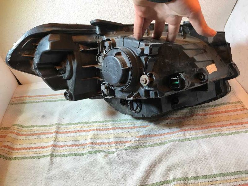 Left headlamp assembly composite used genuine OEM KIA Soul 2010-2011