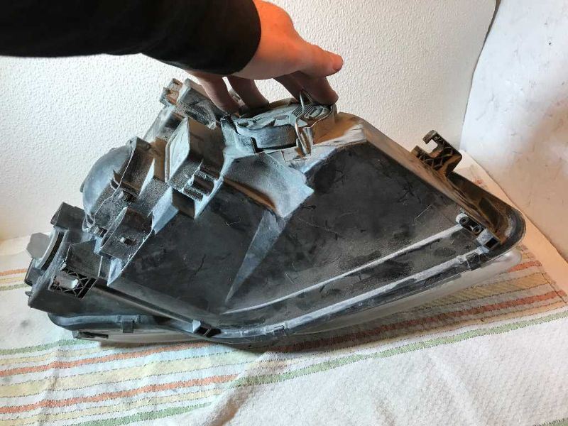 Left headlamp assembly composite used genuine OEM Audi A4 2005-2008
