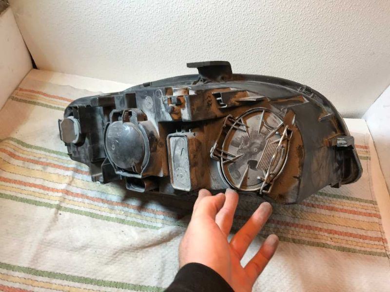 Left headlamp assembly composite used genuine OEM Audi A4 2005-2008