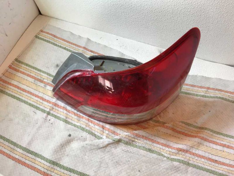 Right taillamp lens/housing used genuine OEM Toyota Yaris 2007-2012