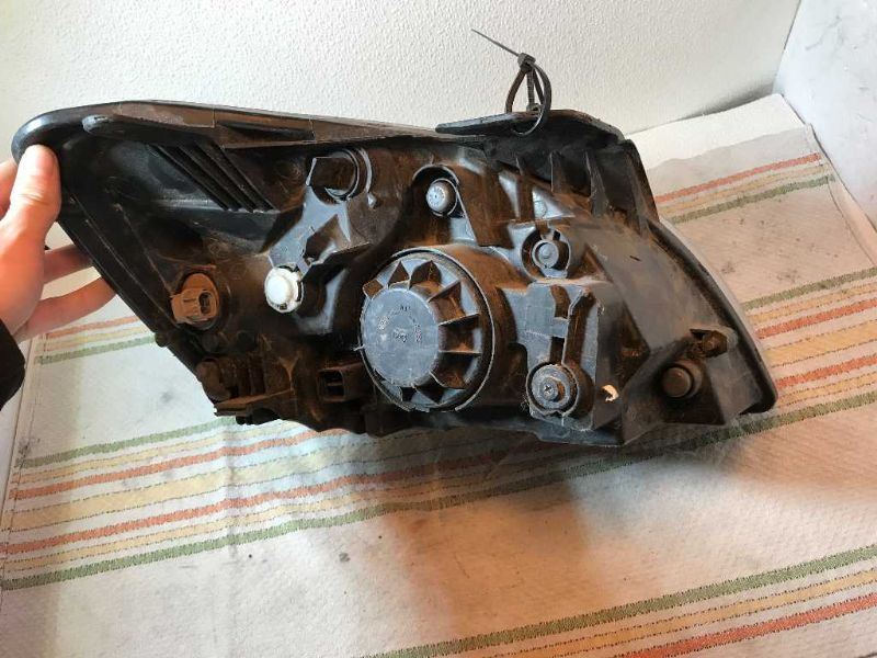 Right headlamp assembly composite used genuine OEM KIA RIO 2003-2005
