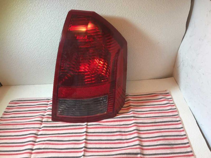 Calavera (luz trasera) usada original (OEM) Chrysler 300 2005-2007