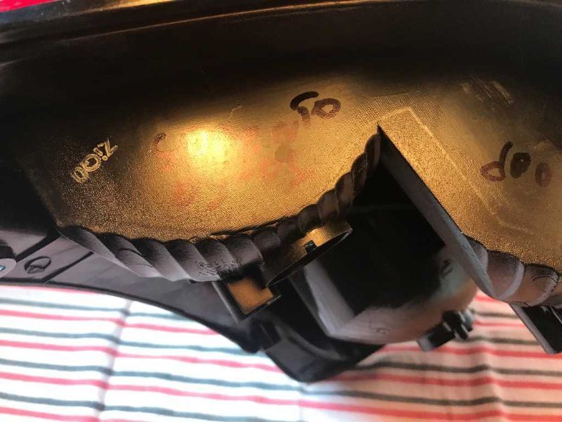 Right taillamp assembly used genuine OEM KIA Sorento 2003-2006