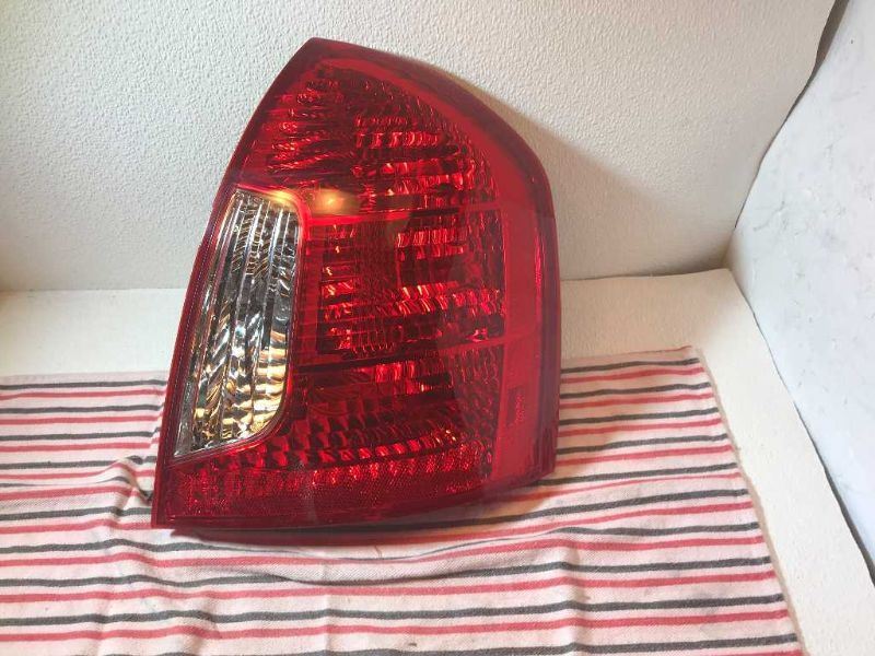 Calavera (luz trasera) derecha usada original (OEM) Hyundai Accent 2006-2011