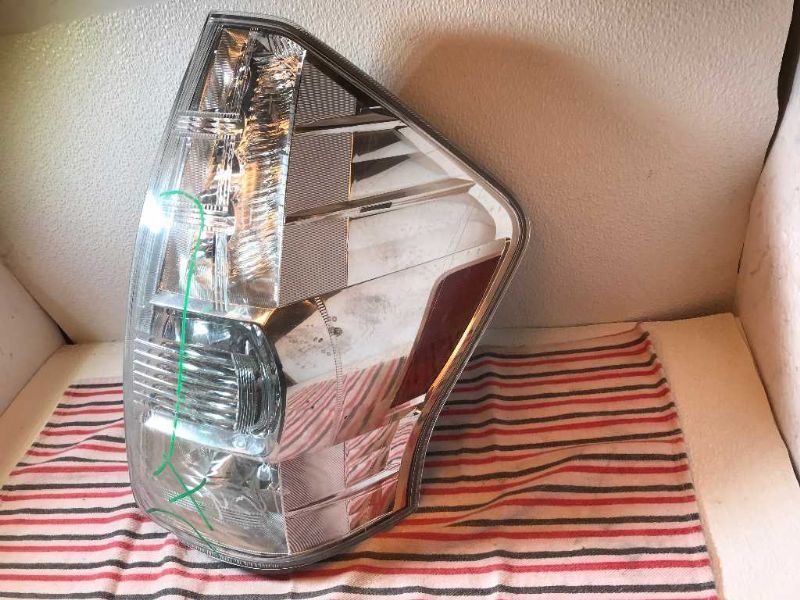 Calavera (luz trasera) derecha usada original (OEM) Toyota Prius V 2012-2014