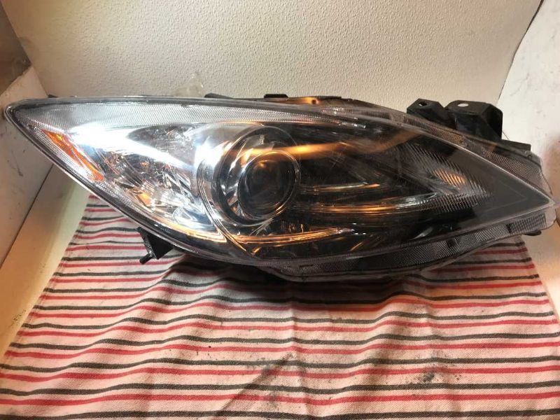 Right headlamp lens/housing used genuine OEM Mazda 3 2010-2011