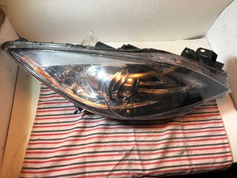 Right headlamp lens/housing used genuine OEM Mazda 3 2010-2011