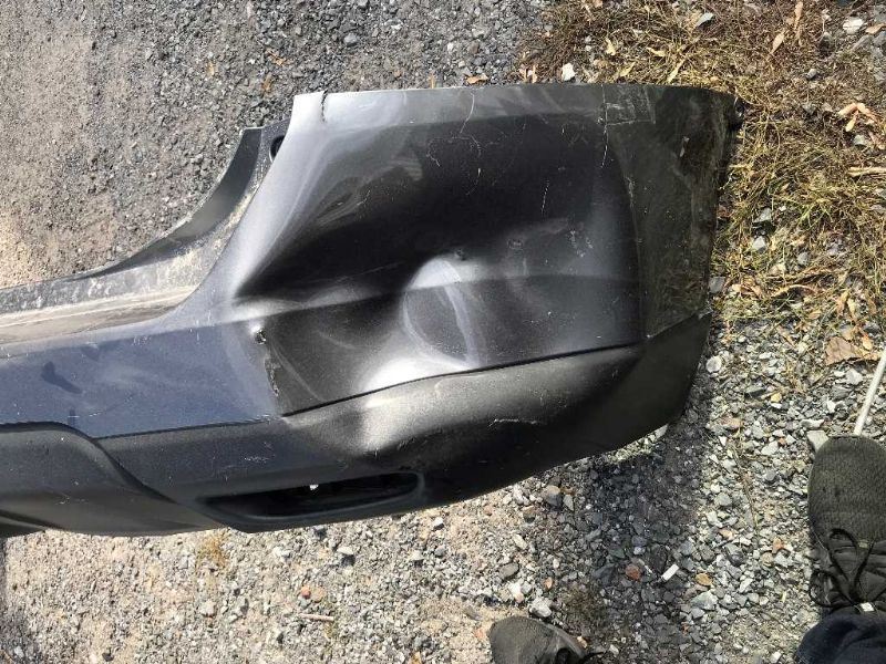 Defensa (parachoques) trasera usada original (OEM) Nissan Rogue 2014-2016