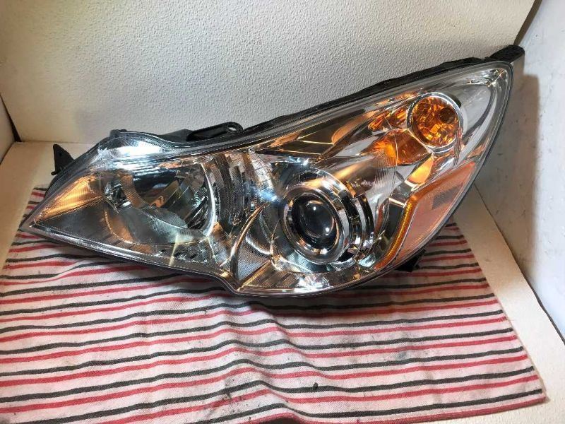 Faro izquierdo usado original (OEM) Subaru Legacy 2010-2012