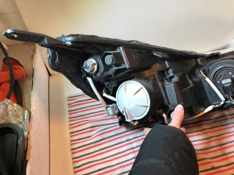 Faro izquierdo usado original (OEM) Subaru Legacy 2010-2012