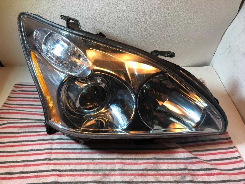 Right headlamp lens/housing used genuine OEM Lexus RX350 2007-2009