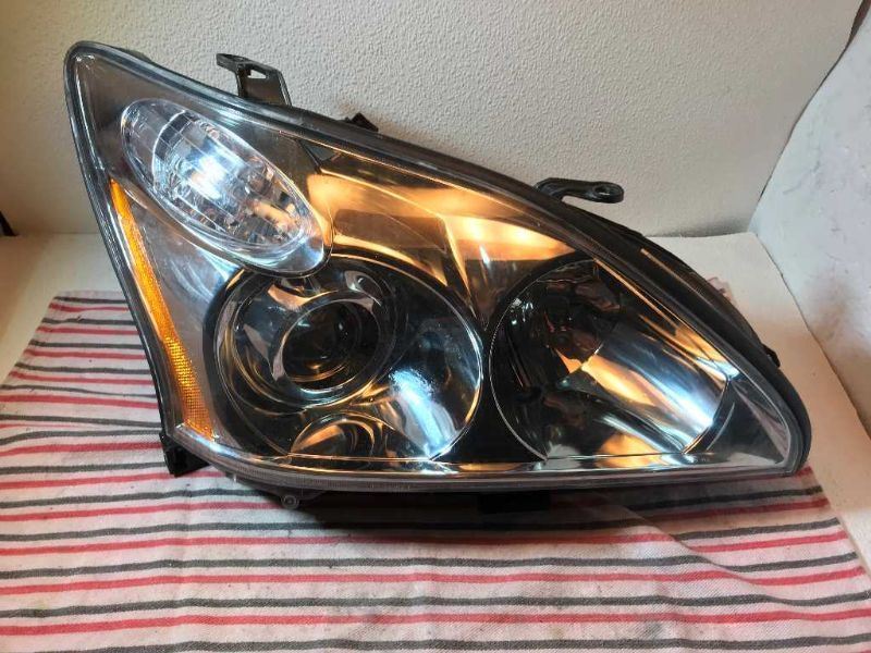 Right headlamp lens/housing used genuine OEM Lexus RX350 2007-2009