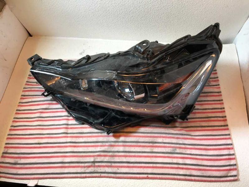 Faro izquierdo usado original (OEM) Lexus IS300 2017-2020