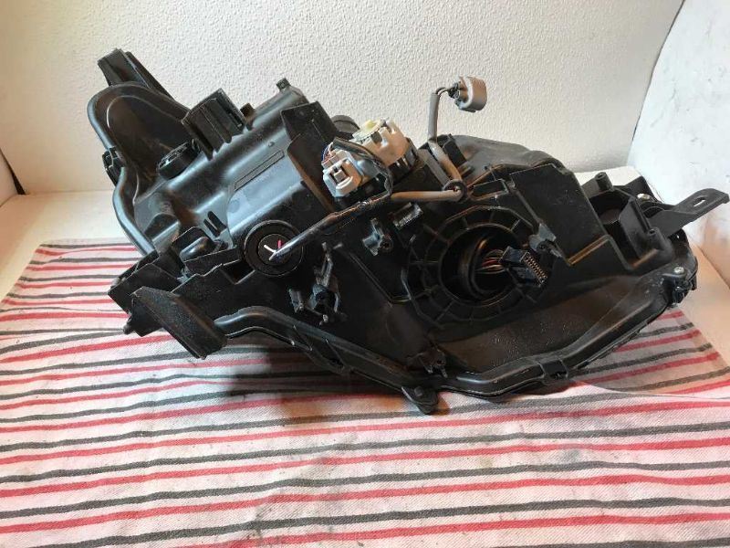 Faro izquierdo usado original (OEM) Lexus IS300 2017-2020