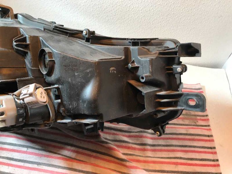 Faro izquierdo usado original (OEM) Lexus IS300 2017-2020