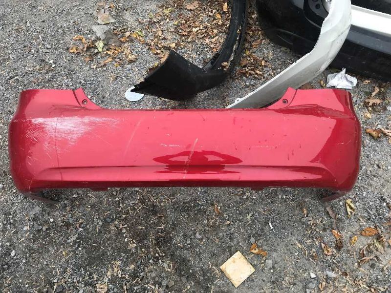 Defensa (parachoques) trasera usada original (OEM) Toyota Yaris 2012-2014