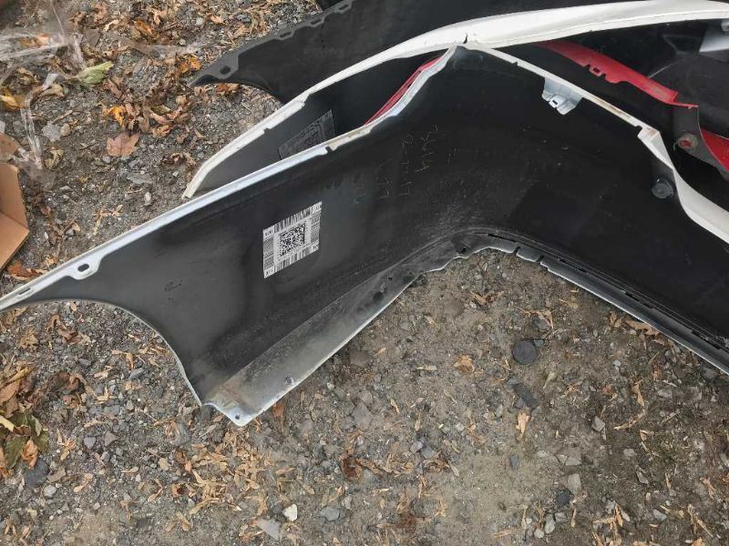 Defensa (parachoques) trasera usada original (OEM) Toyota Camry 2015-2017