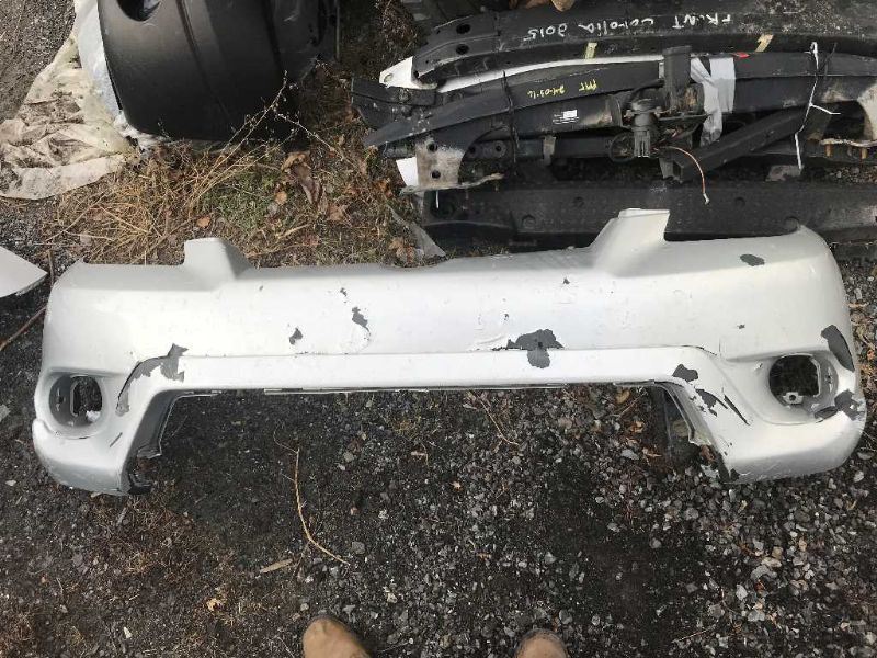 Defensa (parachoques) delantera usada original (OEM) Toyota Matrix 2005-2008
