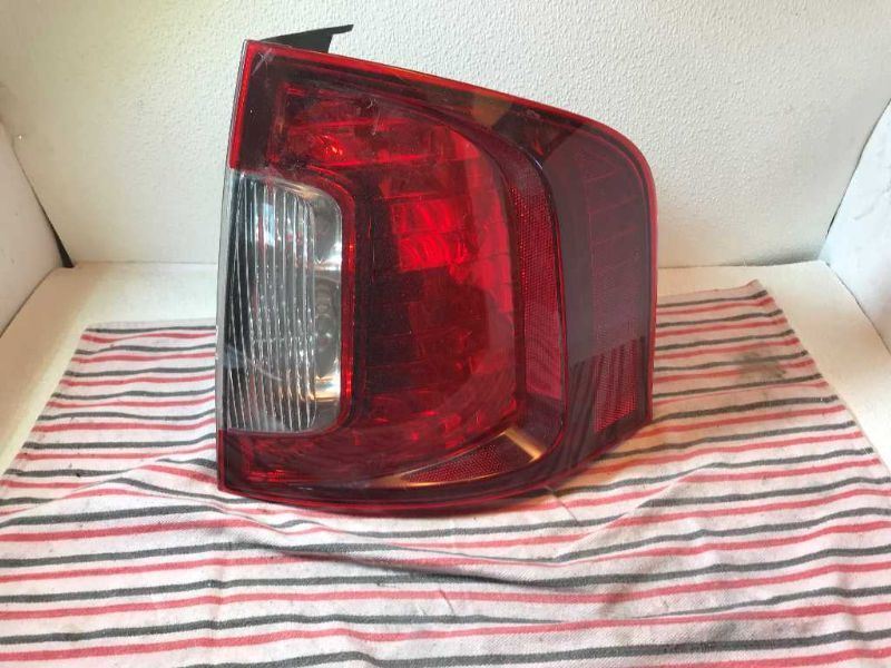 Right taillamp assembly used genuine OEM Ford Edge 2011-2014