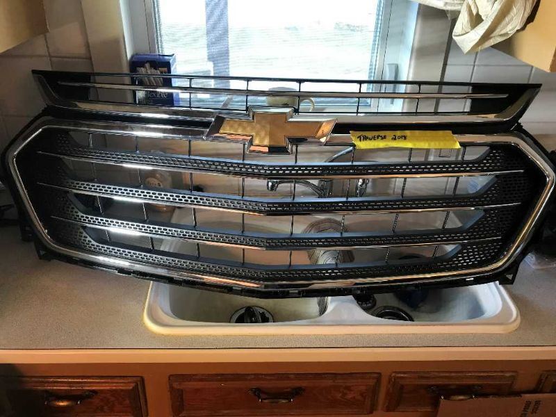 Grille used genuine OEM Chevrolet Traverse 2018-2021