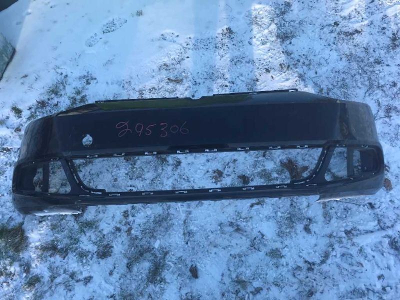 Defensa (parachoques) delantera usada original (OEM) Volkswagen Jetta 2011-2014