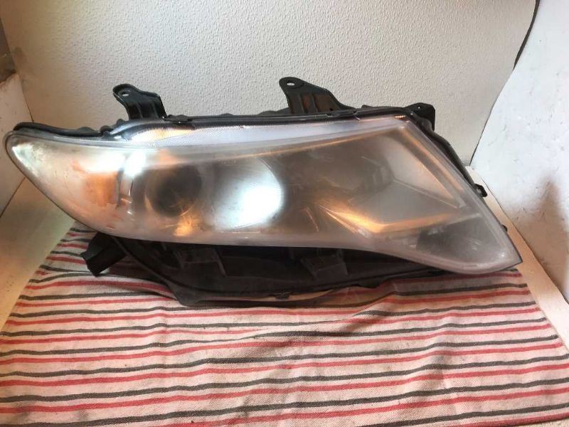 Right headlamp assembly composite used genuine OEM Toyota Venza 2009-2016