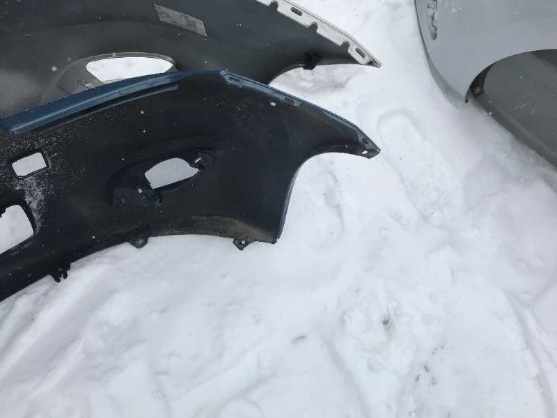 Defensa (parachoques) delantera usada original (OEM) Toyota Yaris 2009-2011