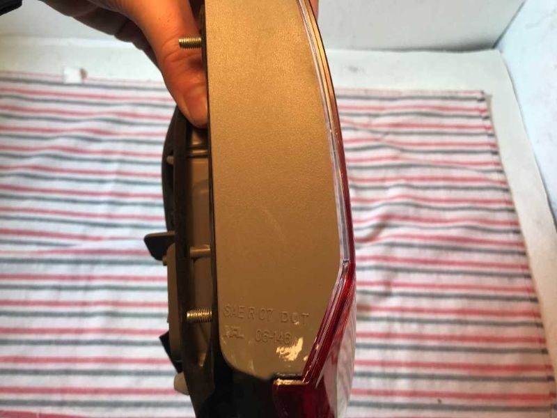 Calavera (luz trasera) izquierda usada original (OEM) Toyota Camry 2010-2011